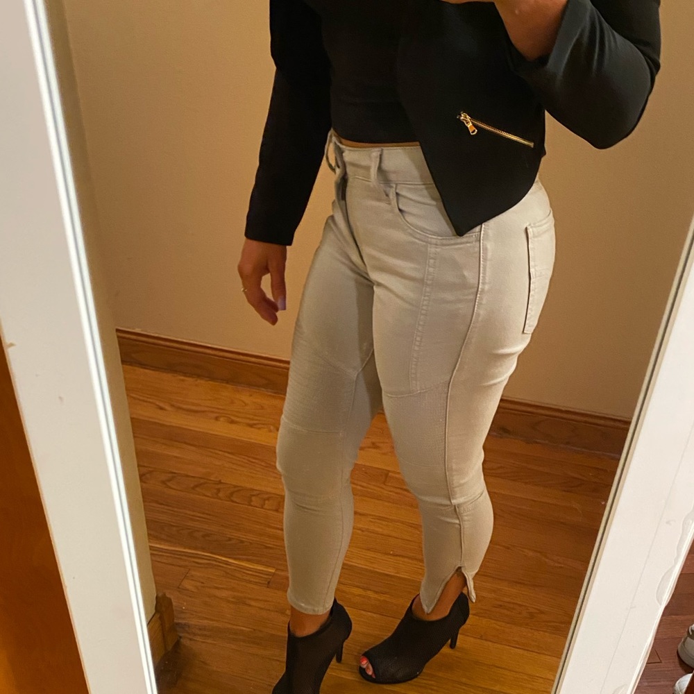 Woman’s American Eagle jeans. Size 0 short 💕